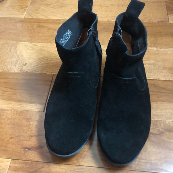 Vionic Shoes - Vionic Vera black suede ankle boots